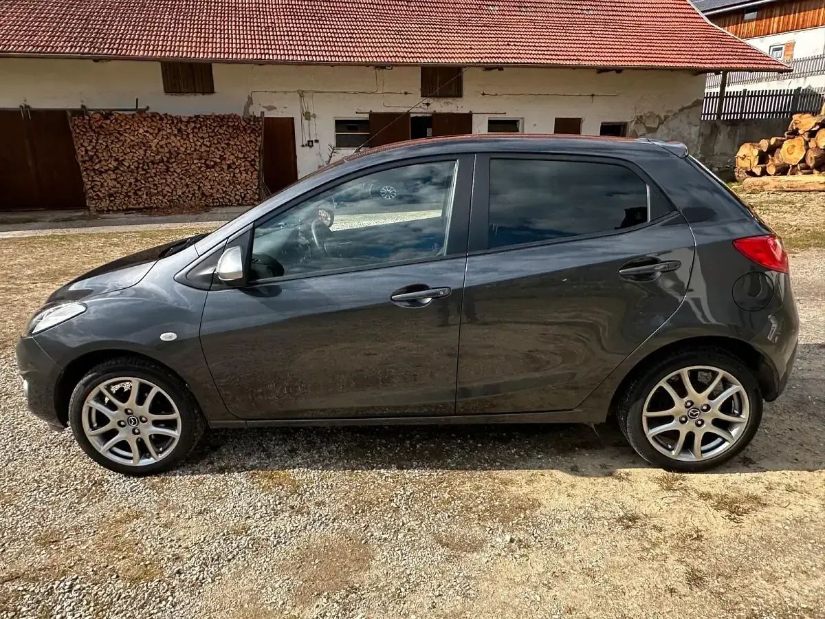 Usata Mazda 2 Sendo 84 CV (61 kW) 2014 Grigio Utilitaria