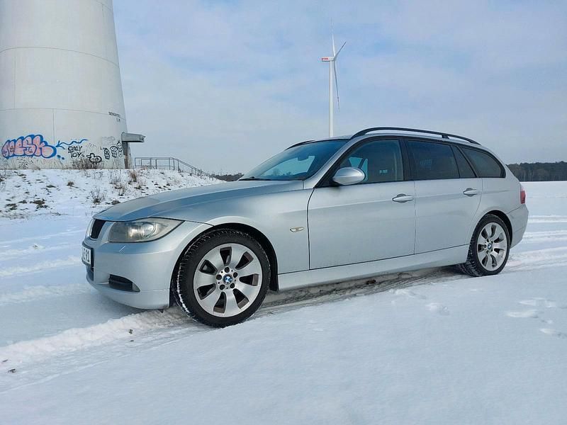 Silber Gebraucht 2007 BMW 320 Kombi | 2.950 € (Fairer Preis) - Bild 1/4
