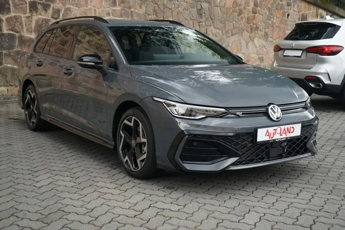 Gebraucht VW Golf VIII R-line 150 PS (110 kW) 2022 Schwarz Kombi