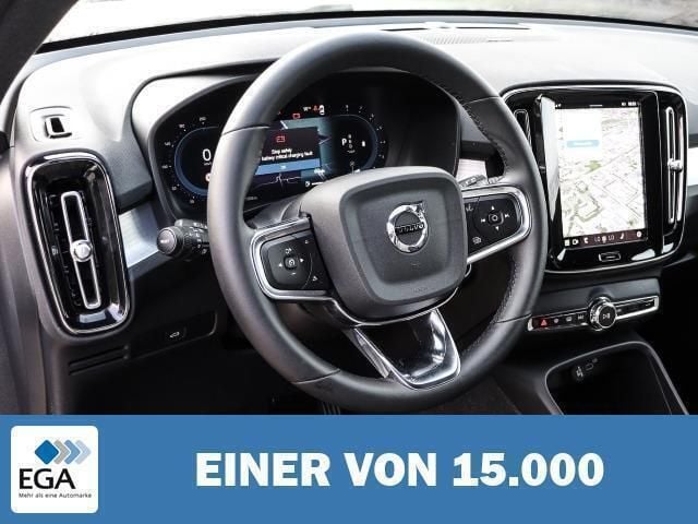 Gebraucht Volvo XC40 Plus 163 PS (119 kW) 2023 Weiß metallic SUV