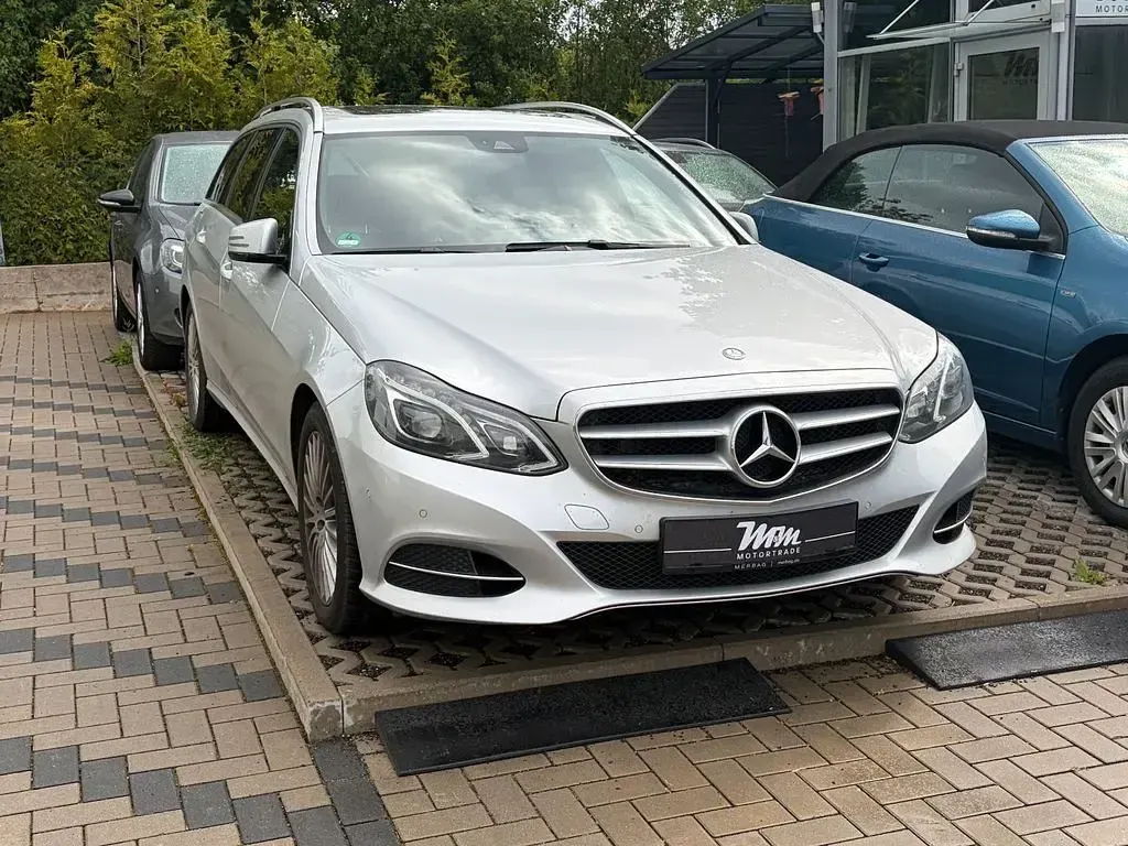 Second-hand Mercedes E220 Avantgarde 170 CP (125 kW) 2017 Argintiu Berlinǎ