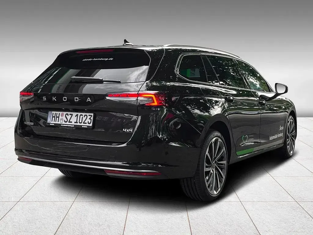 Gebraucht Skoda Superb LAURIN & KLEMENT 193 PS (141 kW) 2026 Schwarz Kombi