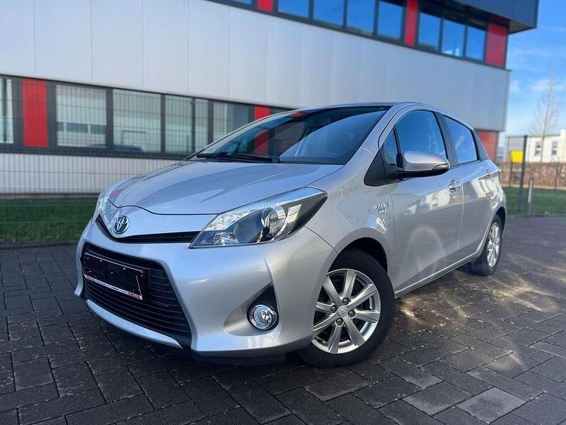 Gebraucht Toyota Yaris Hybrid Edition 75 PS (55 kW) 2014 Silver metallic Kleinwagen