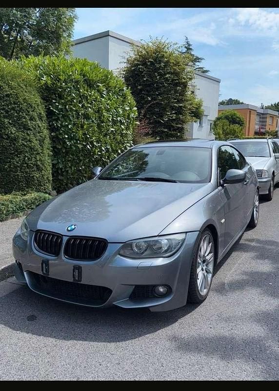 Silber Gebraucht 2011 BMW 330 M Sport Coupé | 14.500 € (Teuer) - Bild 1/4