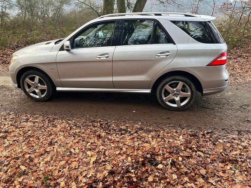 Gebraucht Mercedes ML350 258 PS (189 kW) 2011 Silber SUV