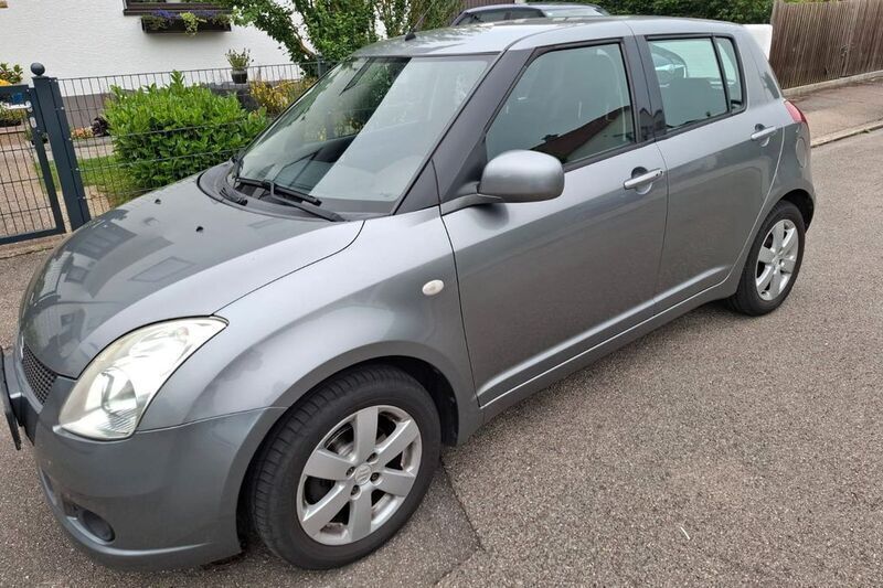Grau Gebraucht 2010 Suzuki Swift Comfort Limousine | 3.350 € (Fairer Preis) - Bild 1/4