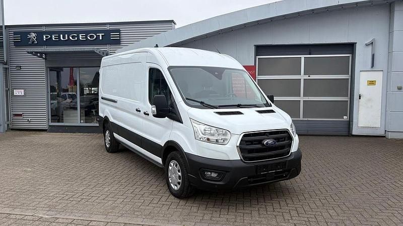 Gebraucht Ford Transit Trend 131 PS (96 kW) 2022 Weiß Limousine