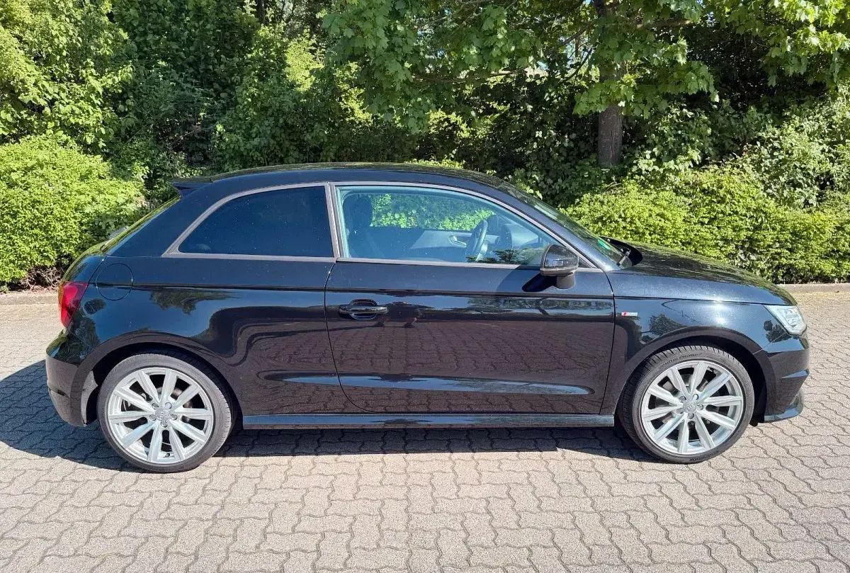 Używany Audi A1 S-Line 125 KM (91 kW) 2017 Czarny Hatchback
