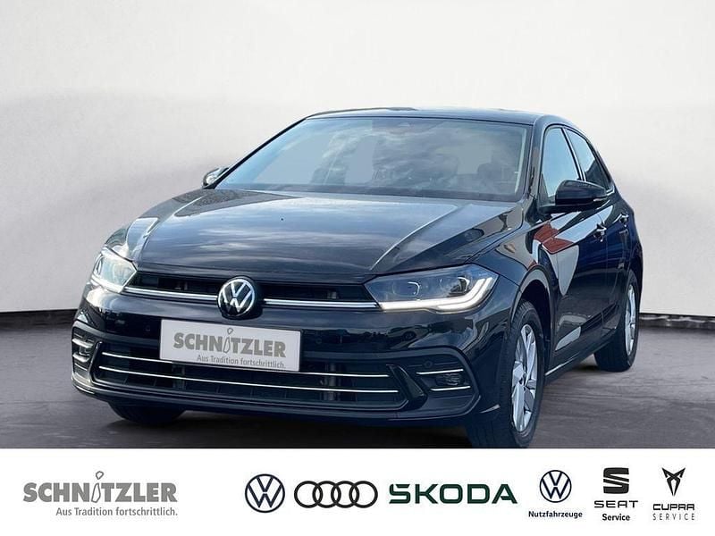 Deep black perleffekt (metallic) Gebraucht 2023 VW Polo Style Limousine | 20.350 € (Guter Preis) - Bild 1/4