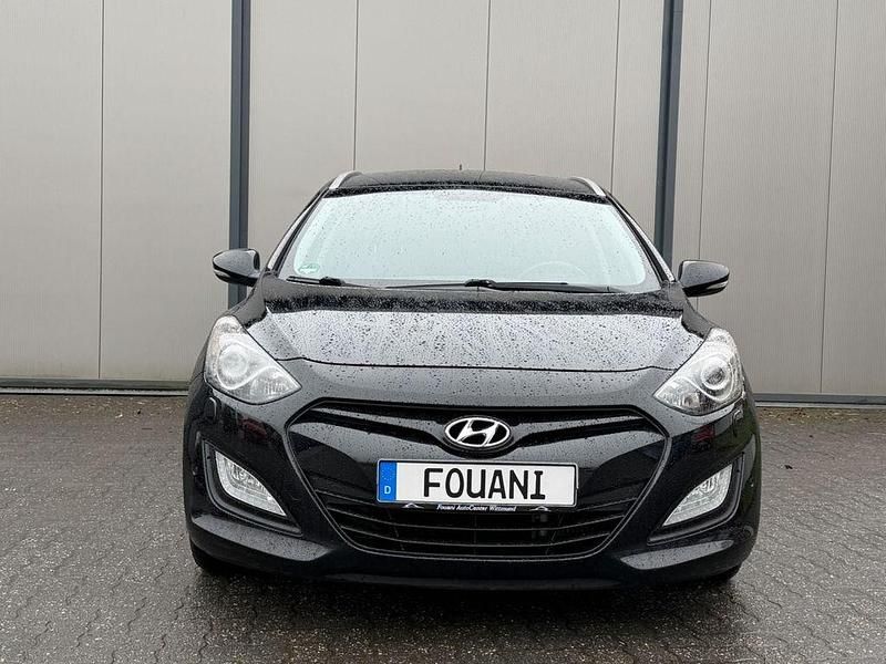 Gebraucht Hyundai i30 Style 128 PS (94 kW) 2012 Schwarz Limousine