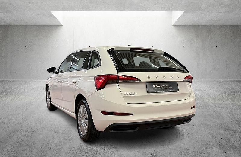 Gebraucht Skoda Scala Cool Plus 95 PS (69 kW) 2020 Weiß Kleinwagen