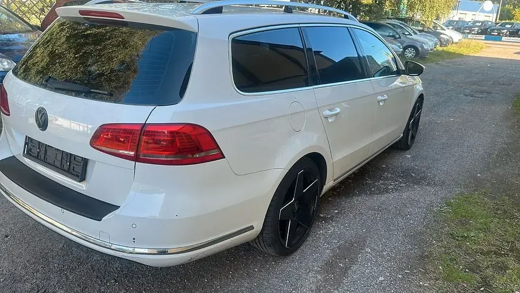 Gebraucht VW Passat Highline 160 PS (117 kW) 2011 Weiß Kombi