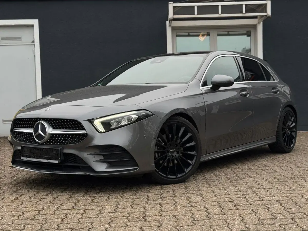 Gebraucht Mercedes A200 AMG line 163 PS (119 kW) 2019 Grau Kleinwagen