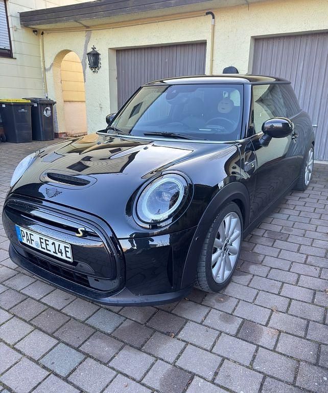 Gebraucht Mini Cooper SE 135 kW (184 PS) 2023 Schwarz Kleinwagen