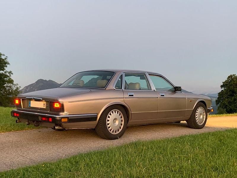 Gebraucht Jaguar XJ40 222 PS (163 kW) 1993 Beige Limousine