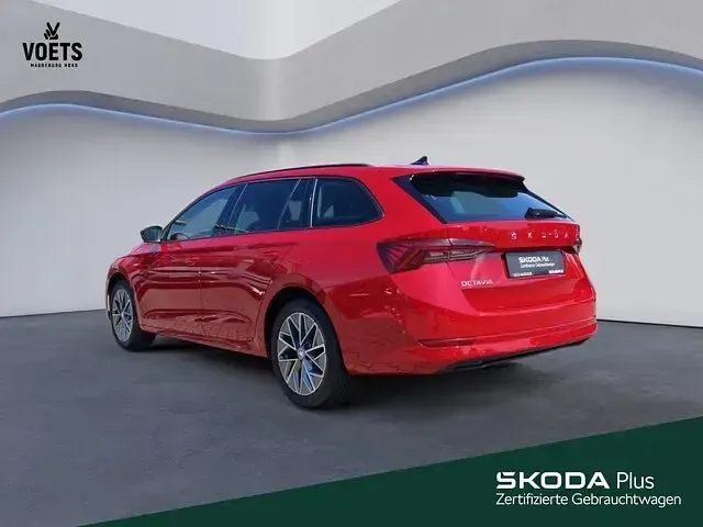 Gebraucht Skoda Octavia Ambition 150 PS (110 kW) 2022 Rot Kombi