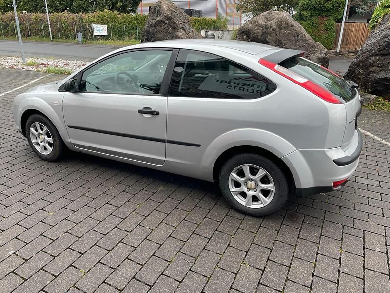 Gebraucht Ford Focus 101 PS (74 kW) 2005 Silber Kleinwagen