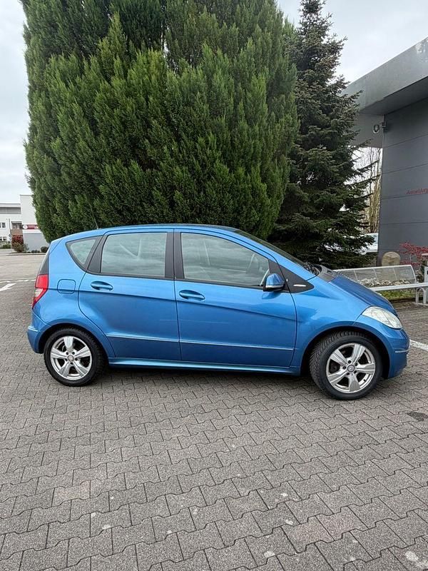 Gebraucht Mercedes A150 95 PS (69 kW) 2009 Blau Kleinwagen