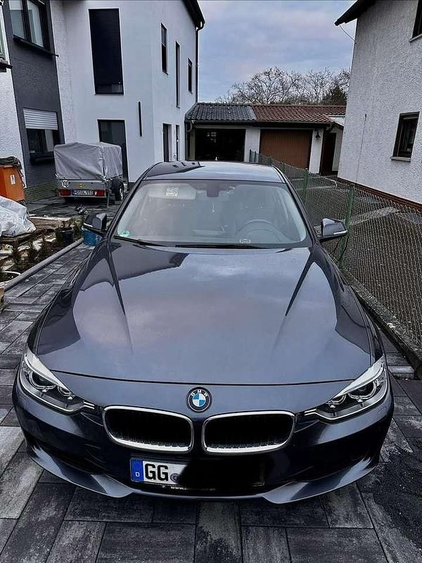 Gebraucht BMW 318 143 PS (105 kW) 2015 Grau Limousine