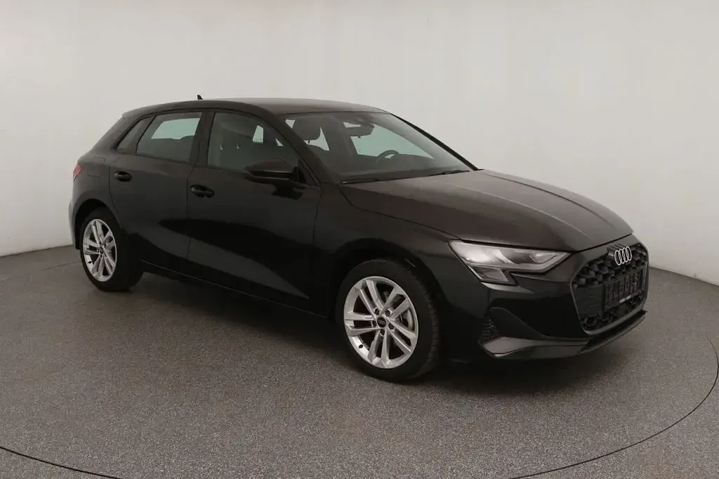 Gebraucht Audi A3 Ambiente 150 PS (110 kW) 2024 Schwarz Limousine