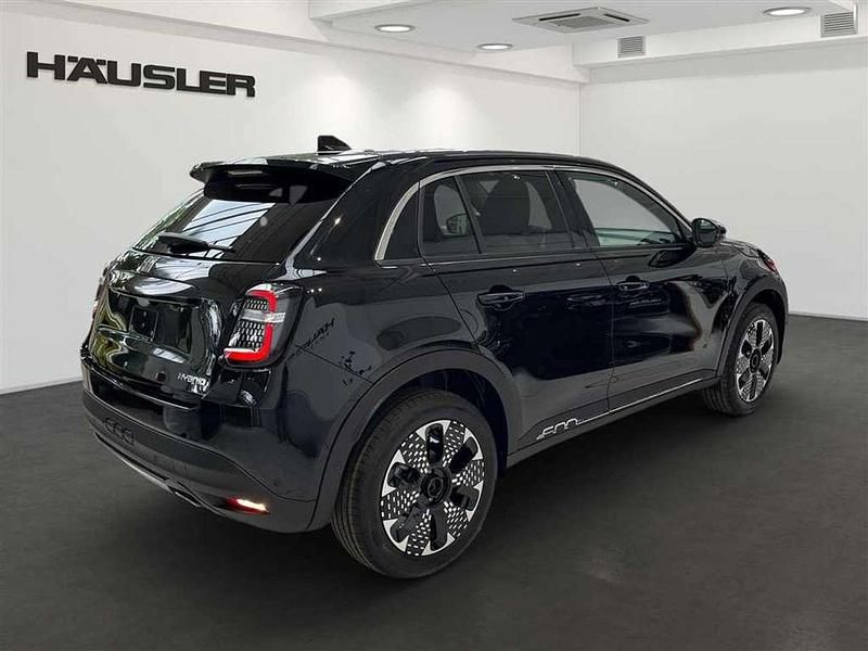 Neu Fiat 600 La Prima 145 PS (106 kW) 2026 Cinema schwarz SUV