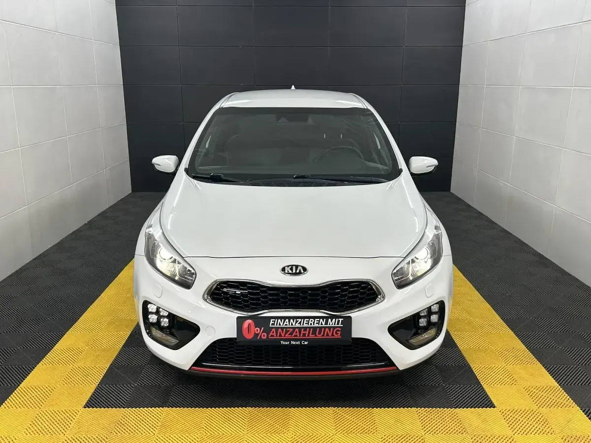 Gebraucht Kia Ceed GT-Track 204 PS (150 kW) 2018 Weiß Kleinwagen
