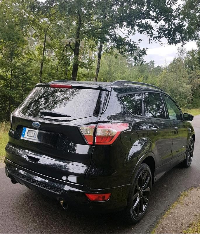 Gebraucht Ford Kuga ST-Line 150 PS (110 kW) 2018 Schwarz SUV
