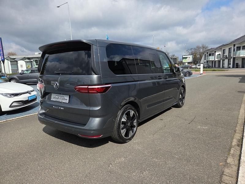 Second-hand VW Multivan Life 150 CP (110 kW) 2025 Gri Monovolum