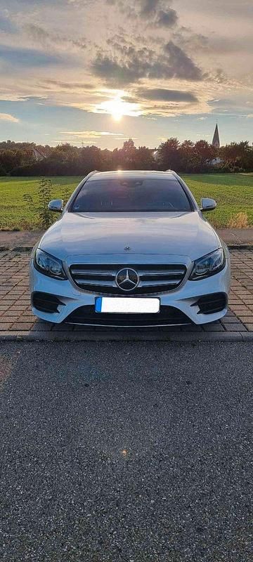 Gebraucht Mercedes E220 AMG line 194 PS (142 kW) 2017 Silber Kombi