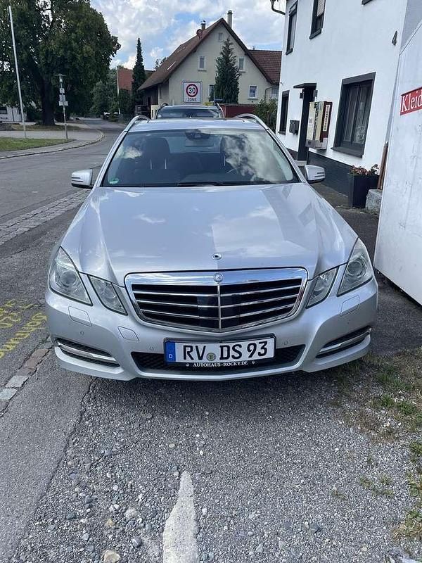 Grau Gebraucht 2010 Mercedes E350 Elegance Kombi | 7.800 € (Fairer Preis) - Bild 1/4