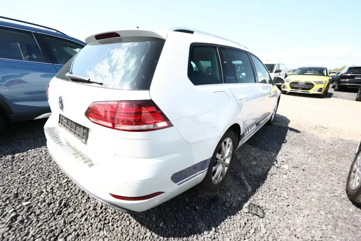 Gebraucht VW Golf VII Highline 150 PS (110 kW) 2020 Pure white