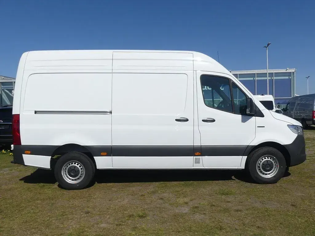Gebraucht Mercedes 320 150 kW (204 PS) 2025 Weiß Van / Kleinbus