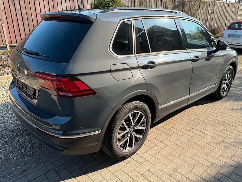 Gebraucht VW Tiguan 150 PS (110 kW) 2023 Grau SUV