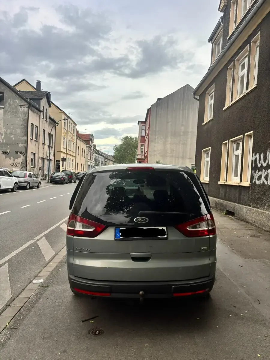 Gebraucht Ford Galaxy Ghia 175 PS (128 kW) 2009 Grau Van / Kleinbus