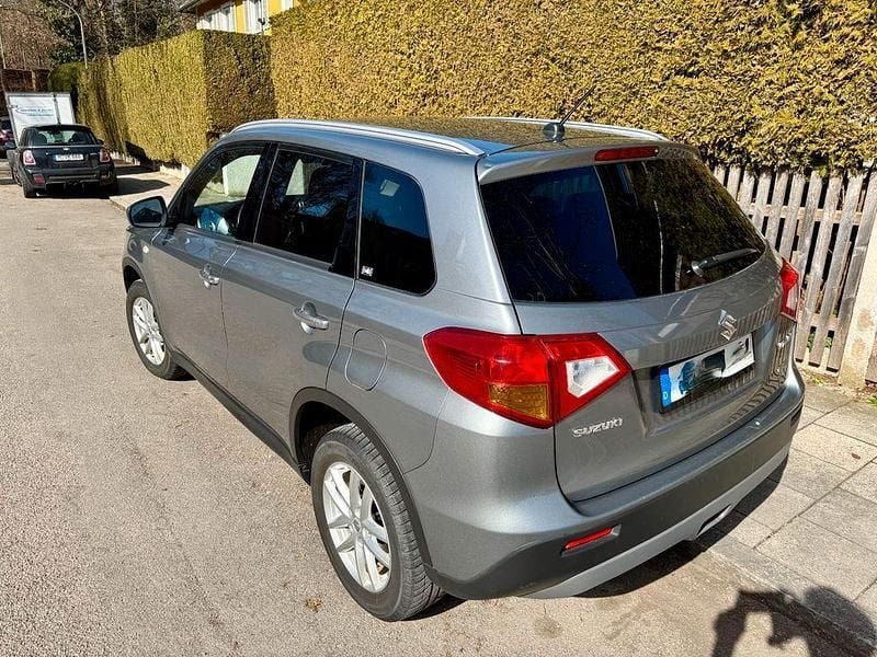 Gebraucht Suzuki Vitara Comfort 120 PS (88 kW) 2017 Silber SUV