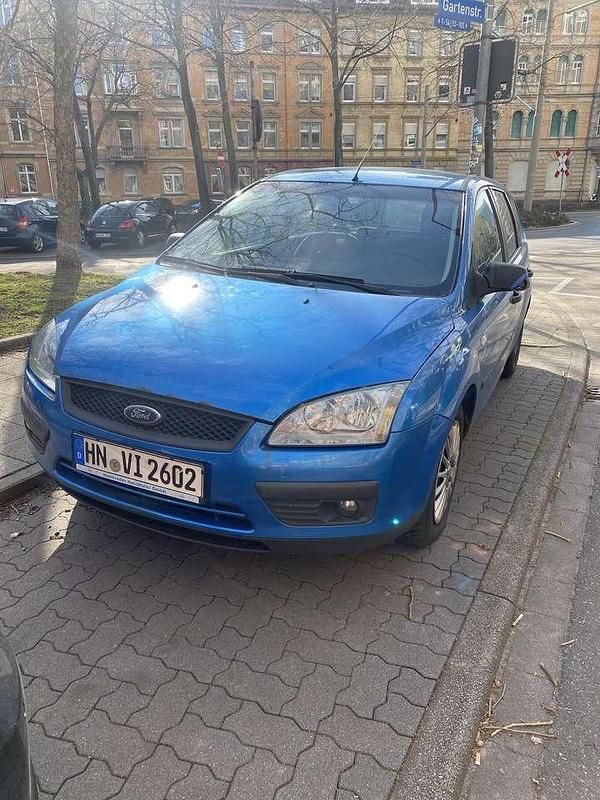 Blau Gebraucht 2005 Ford Focus Kombi | 890 € (Etwas zu teuer) - Bild 1/4
