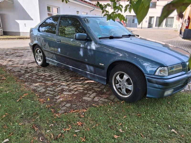 Gebraucht BMW 316 105 PS (77 kW) 1999 Blau