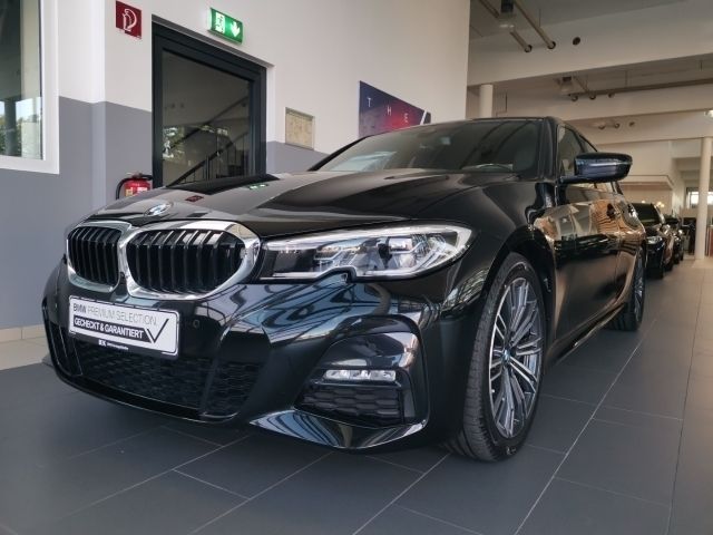 Gebraucht BMW 330 M Sport 389 PS (286 kW) 2021 Schwarz metallic black sapphire metallicschwarz Limousine