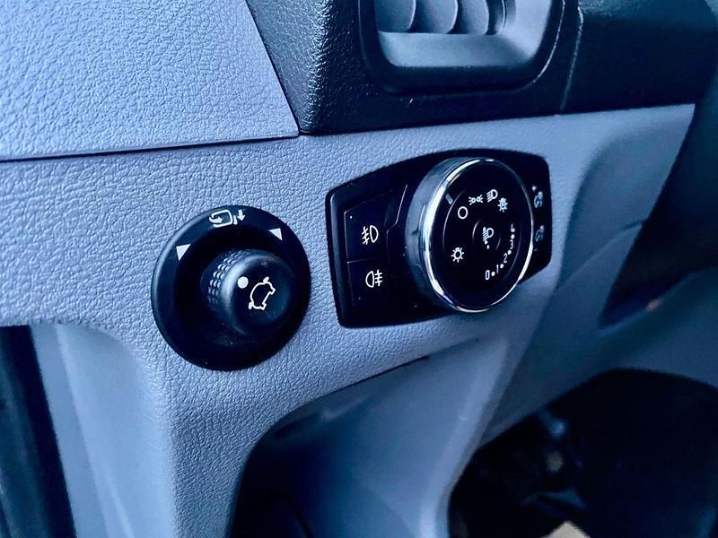 Gebraucht Ford Transit Trend 155 PS (114 kW) 2015 Weiß Van / Kleinbus