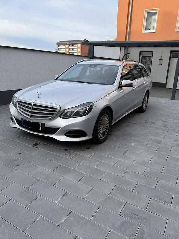 Grau Gebraucht 2014 Mercedes E220 Edition Kombi | 11.500 € (Guter Preis) - Bild 1/4