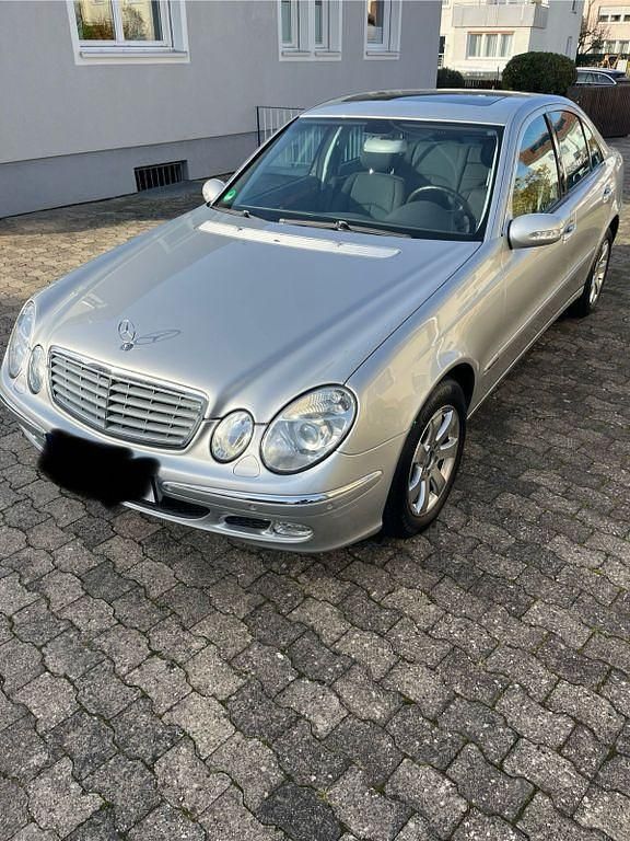 Silber Gebraucht 2003 Mercedes E320 Classic Limousine | 9.500 € (Teuer) - Bild 1/4