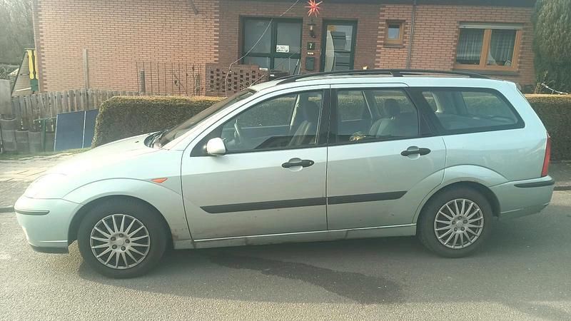 Usata Ford Focus 100 CV (73 kW) 2002 Verde Station wagon