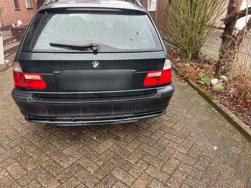 Gebraucht BMW 320 150 PS (110 kW) 2002 Grün Kombi