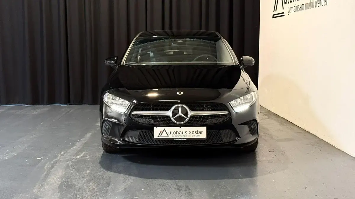 Gebraucht Mercedes A250 Business 160 PS (117 kW) 2022 Schwarz Kleinwagen