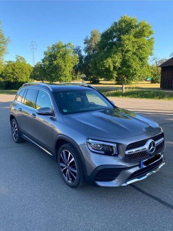 Grau Gebraucht 2022 Mercedes GLB250 AMG line SUV | 48.500 € (Teuer) - Bild 1/4