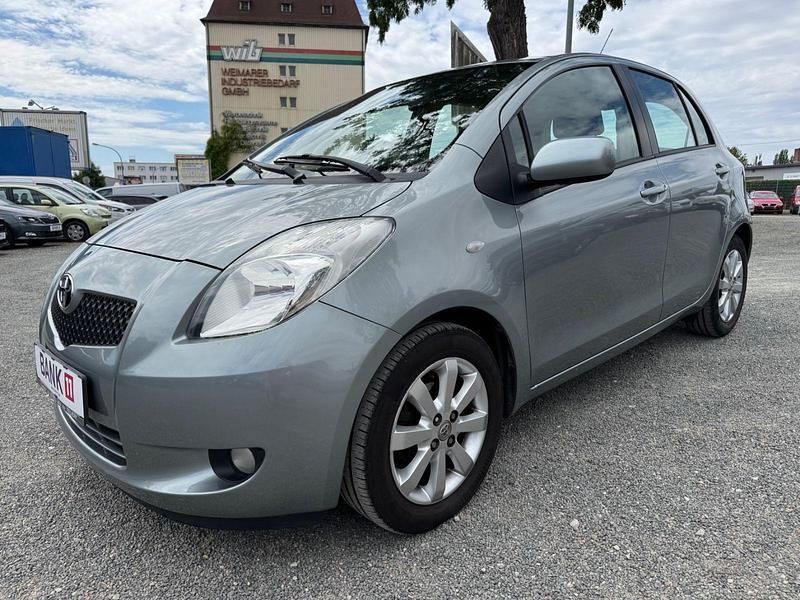Silber Gebraucht 2008 Toyota Yaris Team Kleinwagen | 5.900 € (Fairer Preis) - Bild 1/4