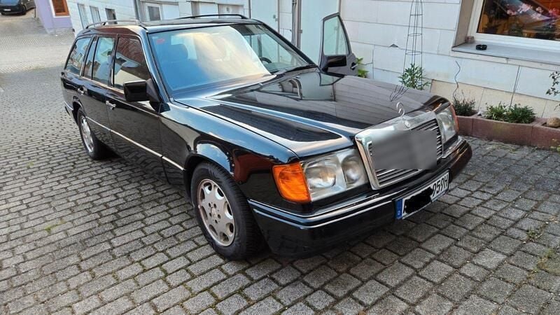 Schwarz Gebraucht 1991 Mercedes 300 Kombi | 7.000 € - Bild 1/4