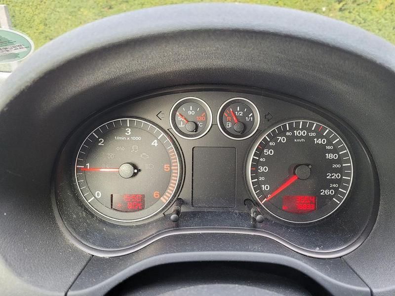 Gebraucht Audi A3 Attraction 105 PS (77 kW) 2004 Silber Kleinwagen