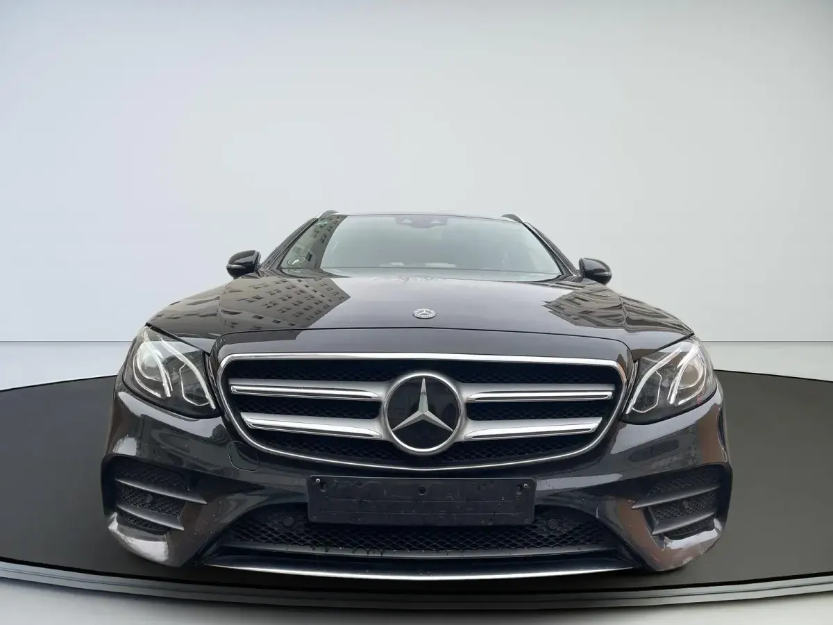 Gebraucht Mercedes E300 AMG 245 PS (180 kW) 2019 Schwarz Kombi