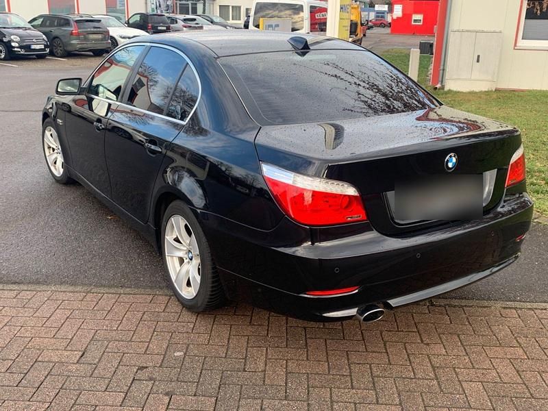 Second-hand BMW 520 177 CP (130 kW) 2008 Negru Berlinǎ